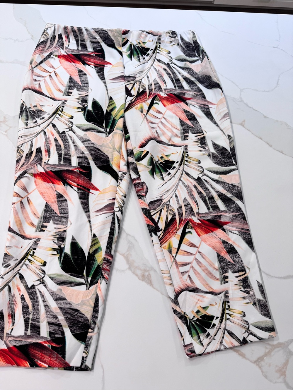 Joseph Ribkoff White Tropical Leaf Cropped Pants